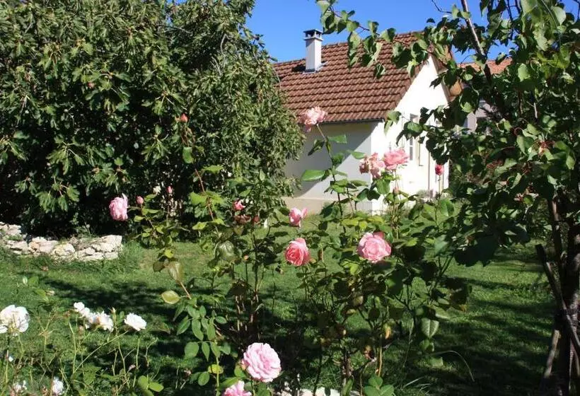 تختخواب و صبحانه Jardins En Ville
