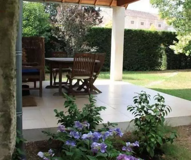 تختخواب و صبحانه Jardins En Ville