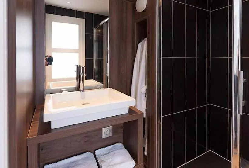 هتل Hôtel Les Poteaux Carrés