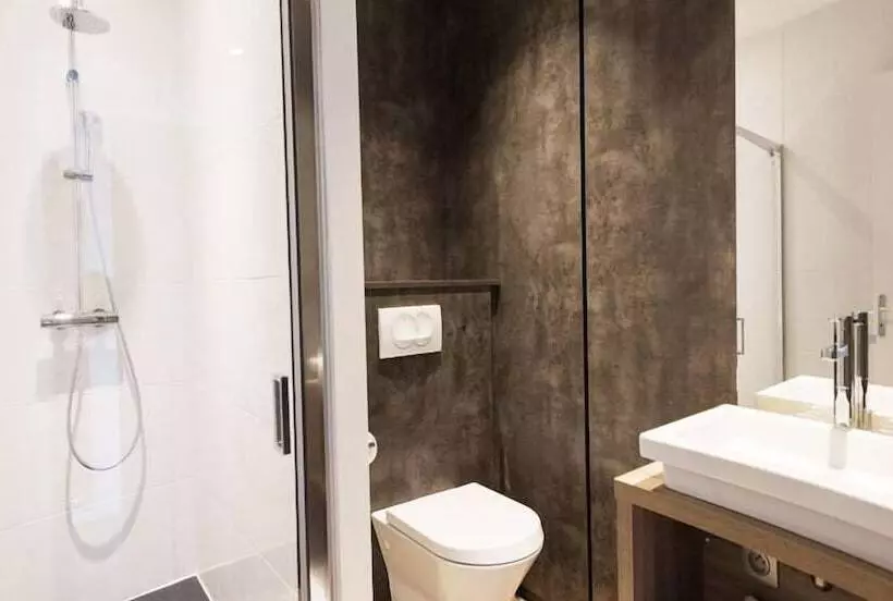 هتل Hôtel Les Poteaux Carrés