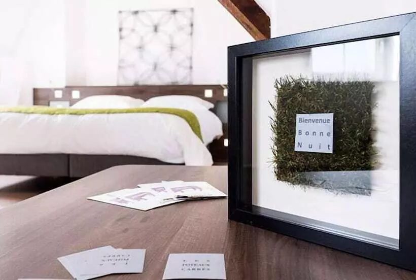 هتل Hôtel Les Poteaux Carrés