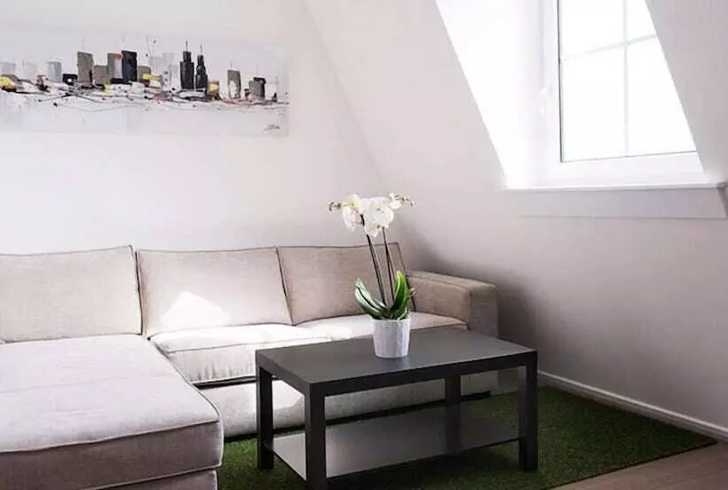 هتل Hôtel Les Poteaux Carrés