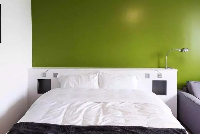 هتل Hôtel Les Poteaux Carrés