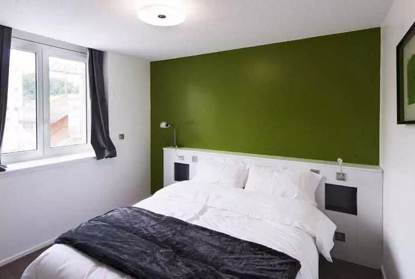 هتل Hôtel Les Poteaux Carrés