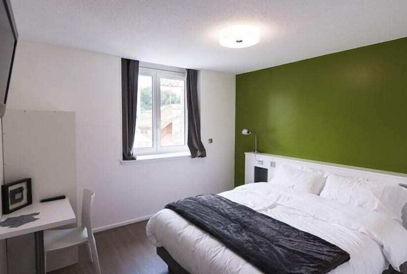 فندق Hôtel Les Poteaux Carrés