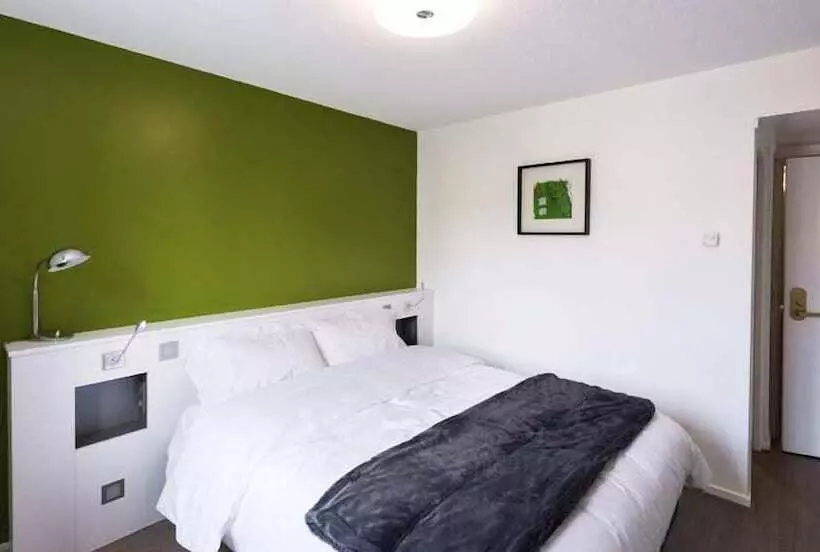 هتل Hôtel Les Poteaux Carrés