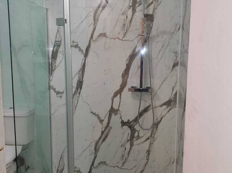 住宿加早餐  Stansted Lodge