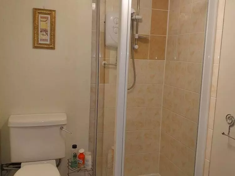 تختخواب و صبحانه Stansted Lodge