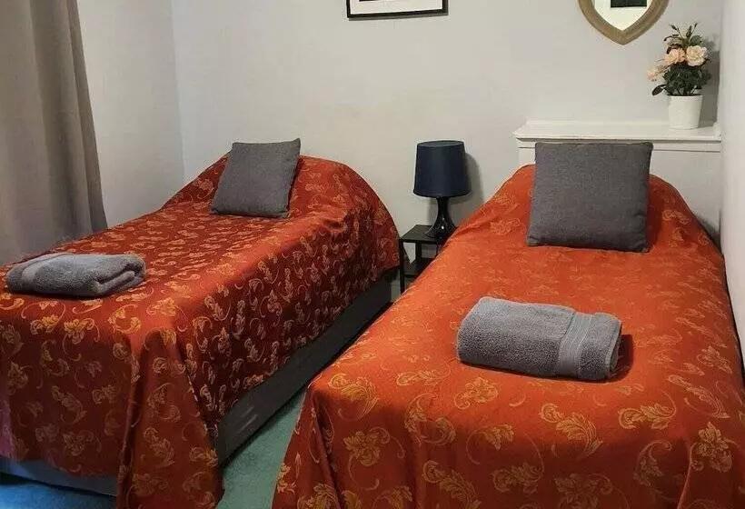 تختخواب و صبحانه Stansted Lodge