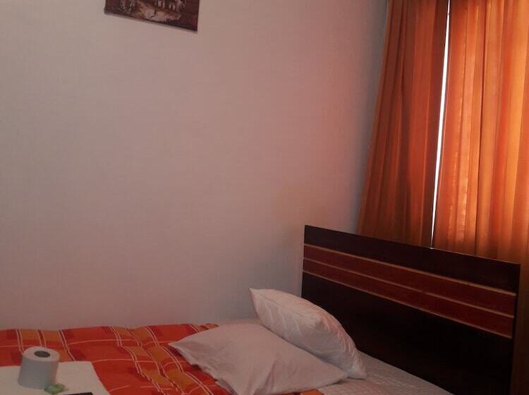 簡易ホテル Joya Andina Puno