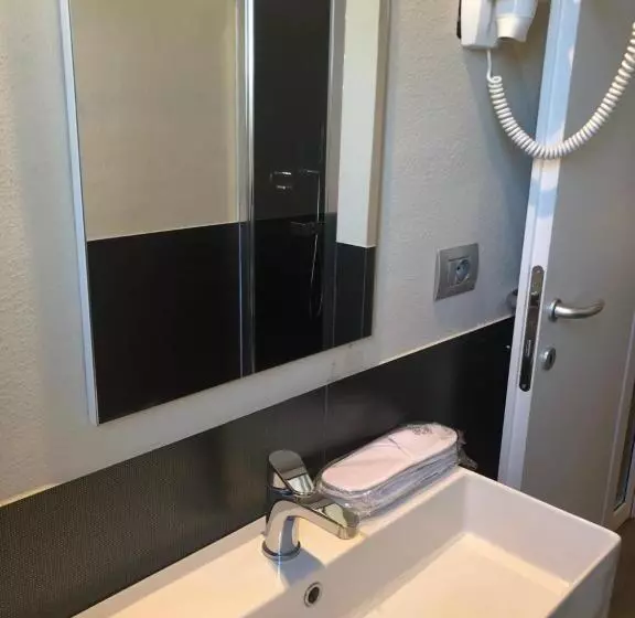 Hotelli Albergo Tre Pozzi
