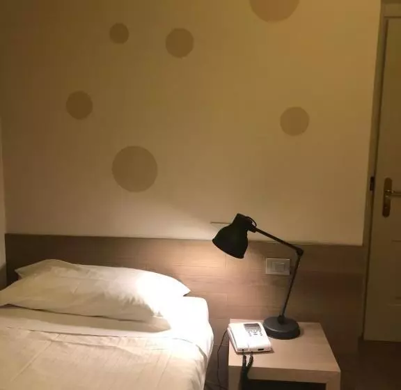 Hotelli Albergo Tre Pozzi