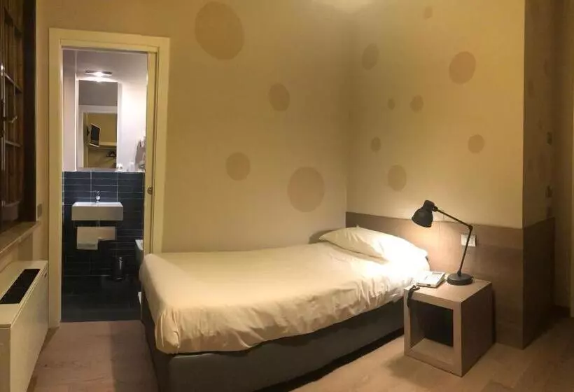 Hotelli Albergo Tre Pozzi