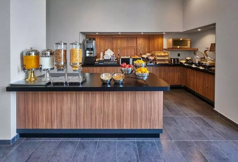 Hotelli City Express By Marriott La Raza