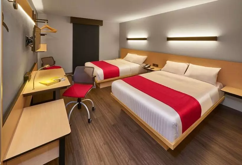 Hotelli City Express By Marriott La Raza