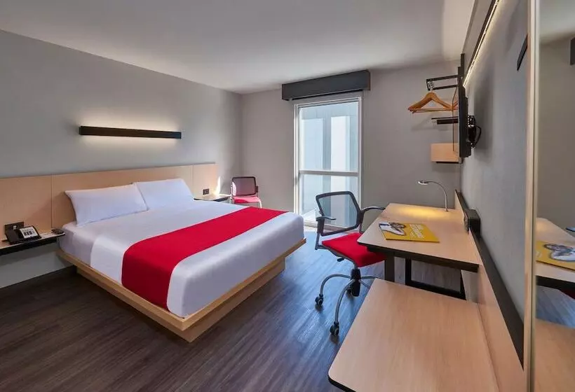 Hotelli City Express By Marriott La Raza