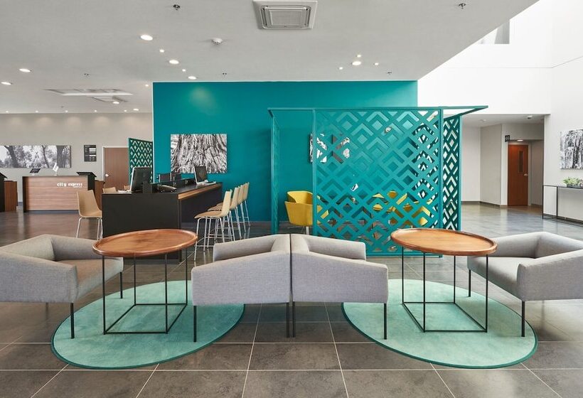 Отель City Express By Marriott La Raza