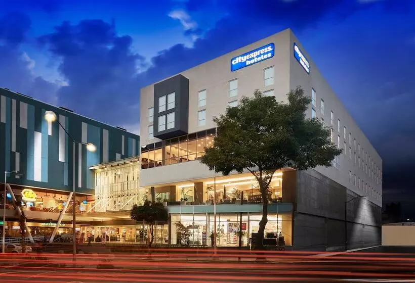 Hotelli City Express By Marriott La Raza
