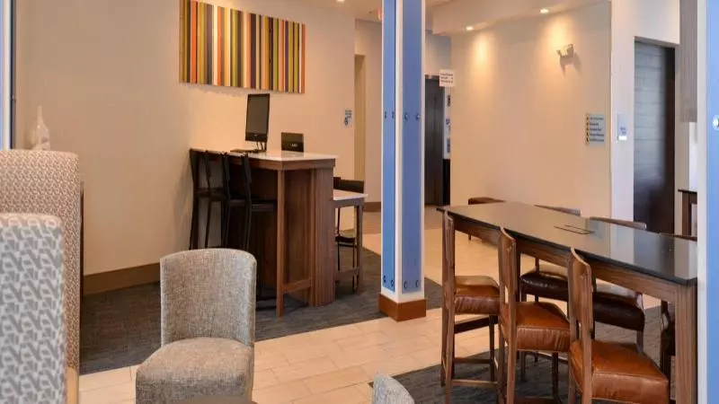 ホテル Holiday Inn Express & Suites Southgate   Detroit Area By Ihg