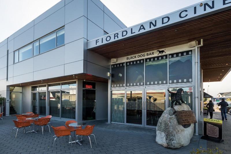 호텔 The Cinema Suites