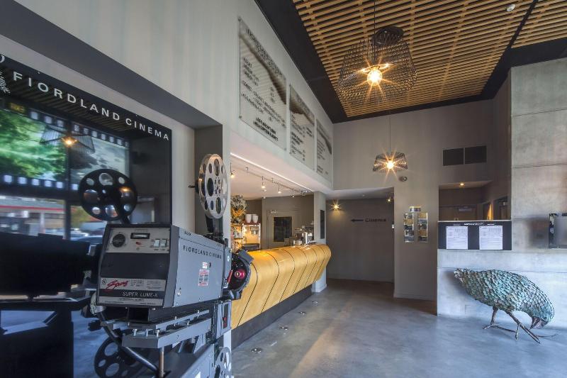 호텔 The Cinema Suites