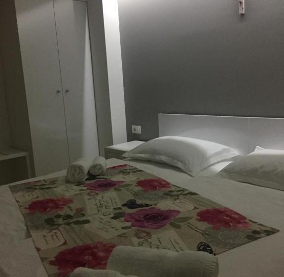 پانسیون Villa Flowers