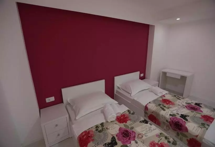 پانسیون Villa Flowers