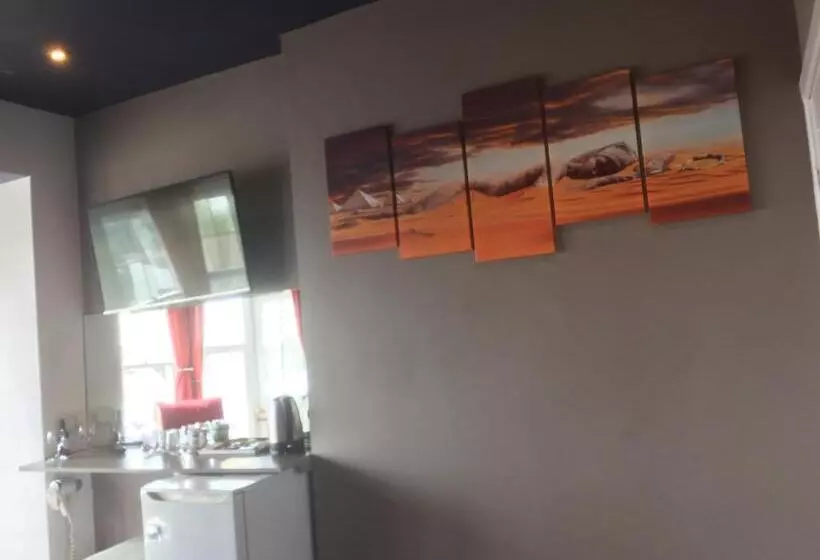 پانسیون Poltair Guest House