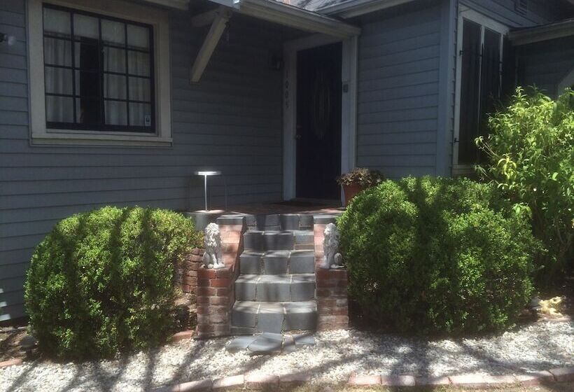 ペンション Sanborn Guest House