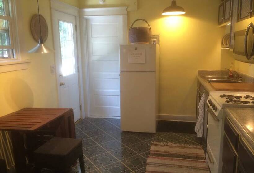 ペンション Sanborn Guest House