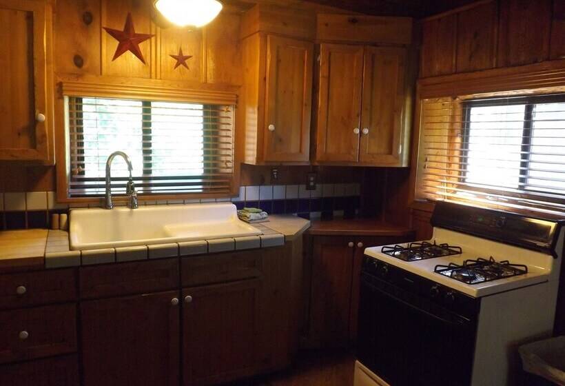 Arizona Mountain Inn And Cabins