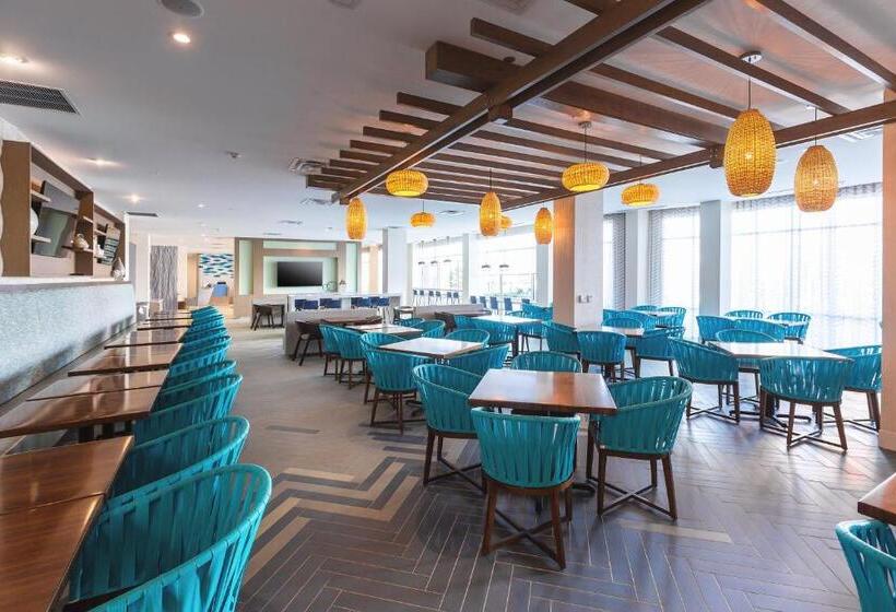 فندق Holiday Inn Express & Suites   Orlando At Seaworld, An Ihg