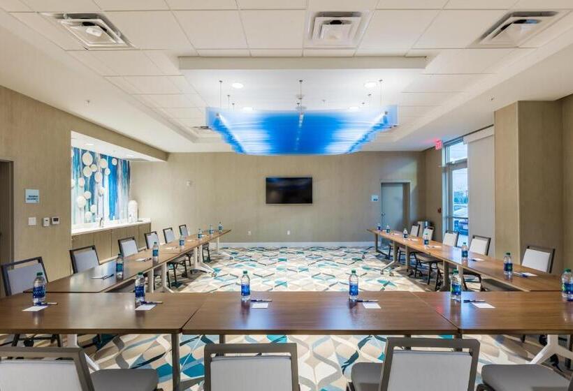 فندق Holiday Inn Express & Suites   Orlando At Seaworld, An Ihg