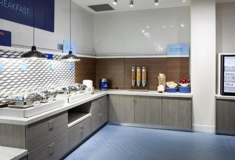 فندق Holiday Inn Express & Suites   Orlando At Seaworld, An Ihg