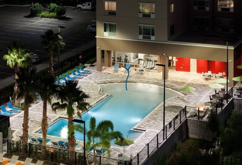 فندق Holiday Inn Express & Suites   Orlando At Seaworld, An Ihg