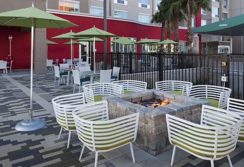 فندق Holiday Inn Express & Suites   Orlando At Seaworld, An Ihg