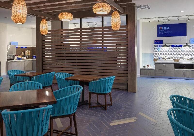 فندق Holiday Inn Express & Suites   Orlando At Seaworld, An Ihg