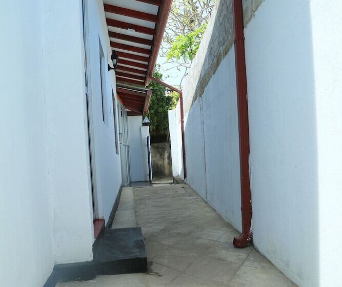 펜션 Dinsara Pearl Villa