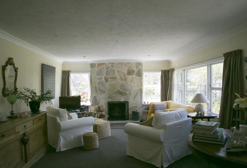 Plum Tree House And Quince Cottage