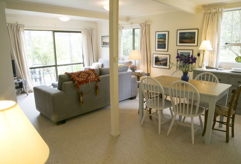 Plum Tree House And Quince Cottage