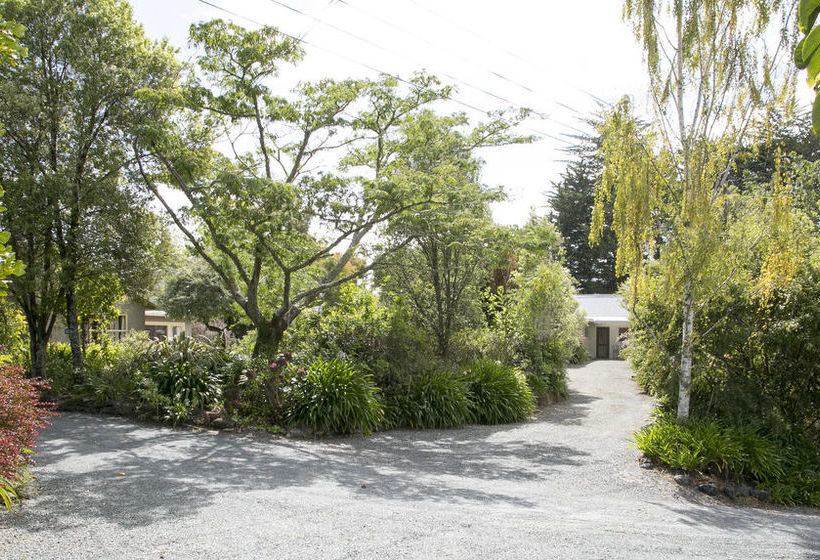 Plum Tree House And Quince Cottage