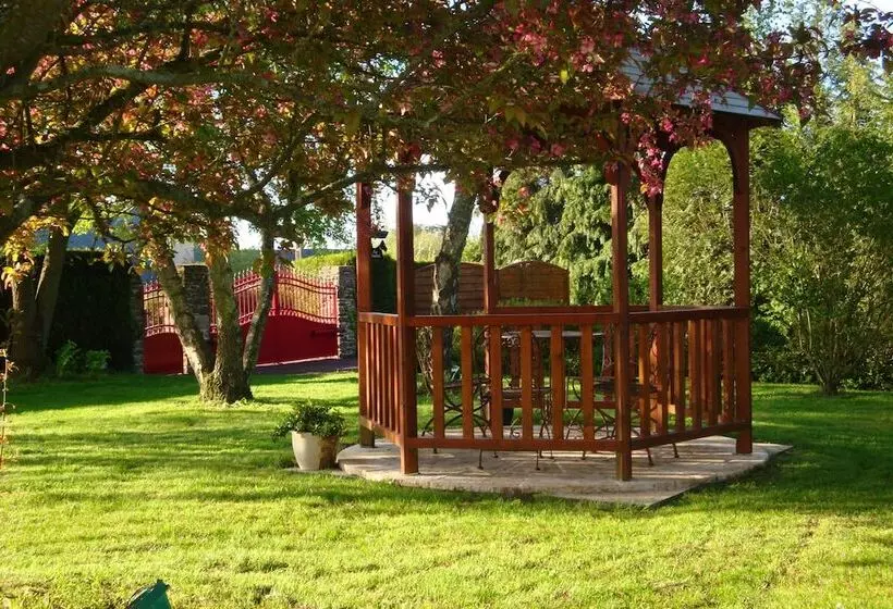 تختخواب و صبحانه Au Jardin D Eloise