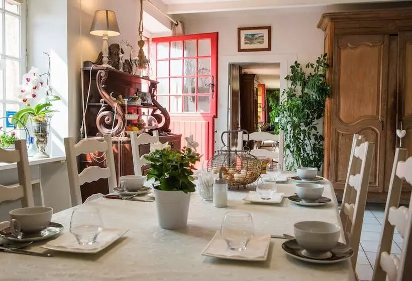 تختخواب و صبحانه Au Jardin D Eloise