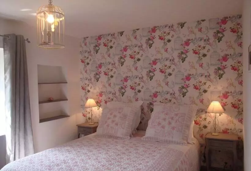تختخواب و صبحانه Au Jardin D Eloise