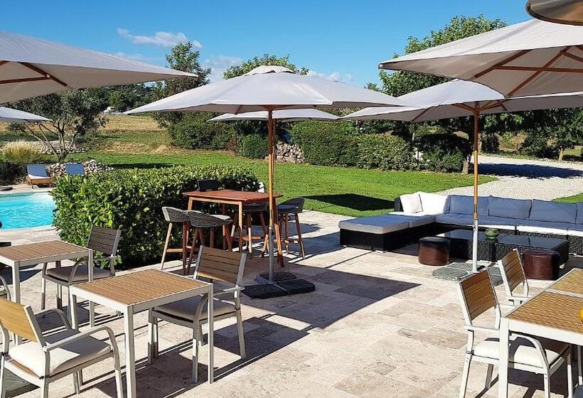 민박 Domaine De Pradaous