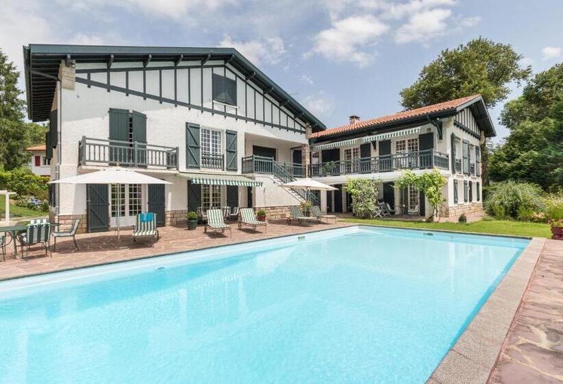 تختخواب و صبحانه Golfetmer