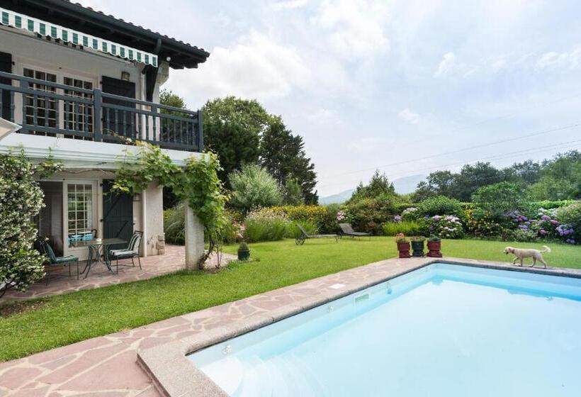 تختخواب و صبحانه Golfetmer