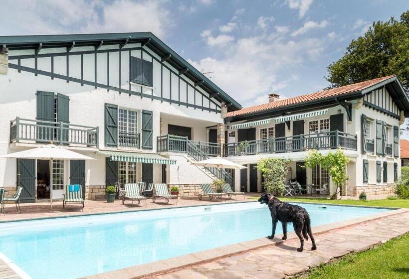 تختخواب و صبحانه Golfetmer