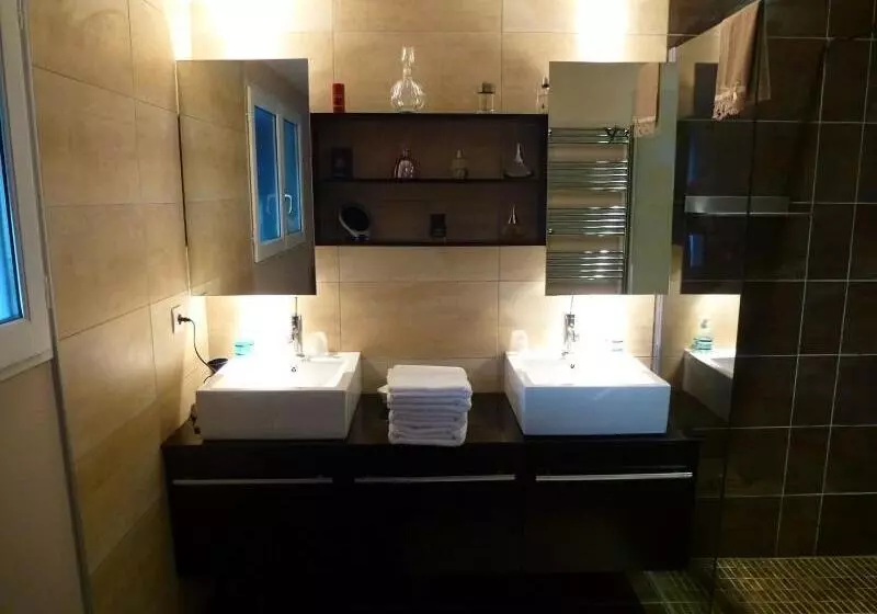 تختخواب و صبحانه Villa Alluro