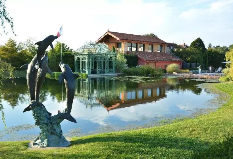 ホテル Hôtel Du Bois Blanc Domaine D Epeyssoles Georges Blanc